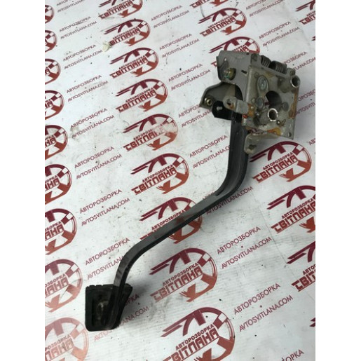 Педаль зчеплення Kia Sorento 2002-2009 328023E200